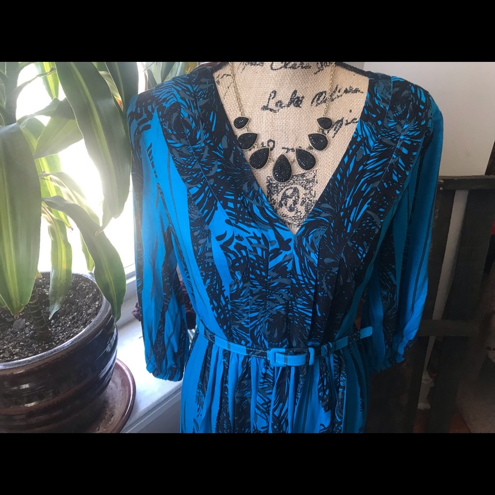 Eva Mendes blue dress